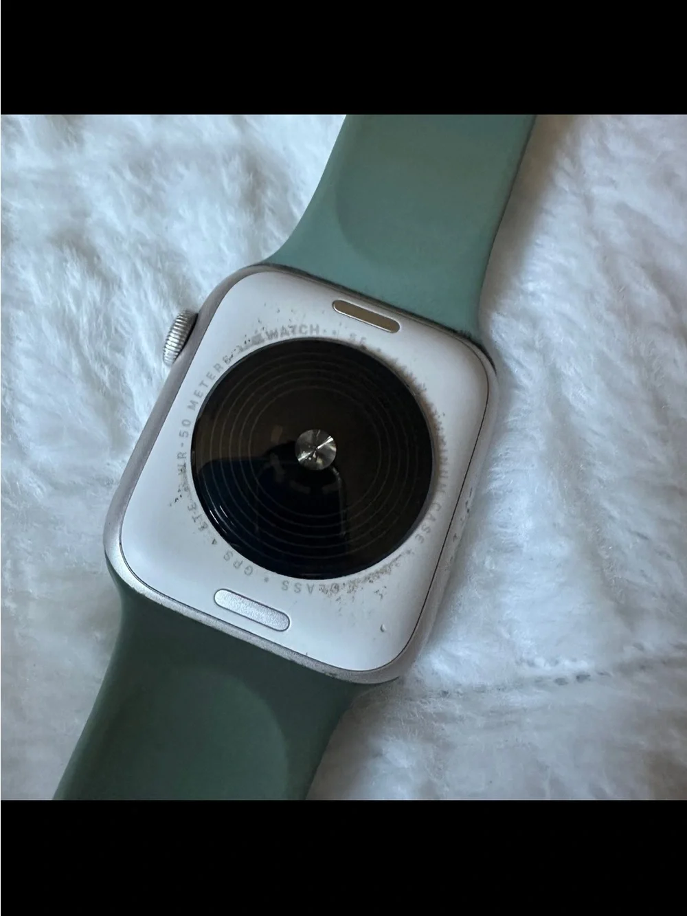 Apple SE Smartwatch with Green Silicone Band